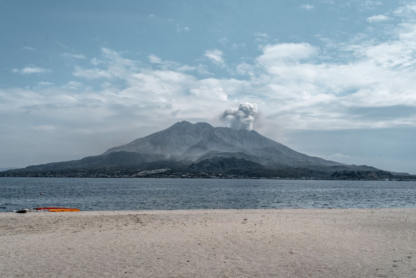 鹿兒島的象徵櫻島火山,住鹿兒島一晚即可免費搭九州新幹線